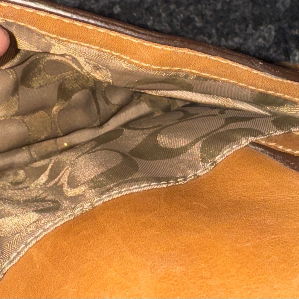 Coach Pre-owned Brown Hamptons Leather Purse - Picture 9 of 16